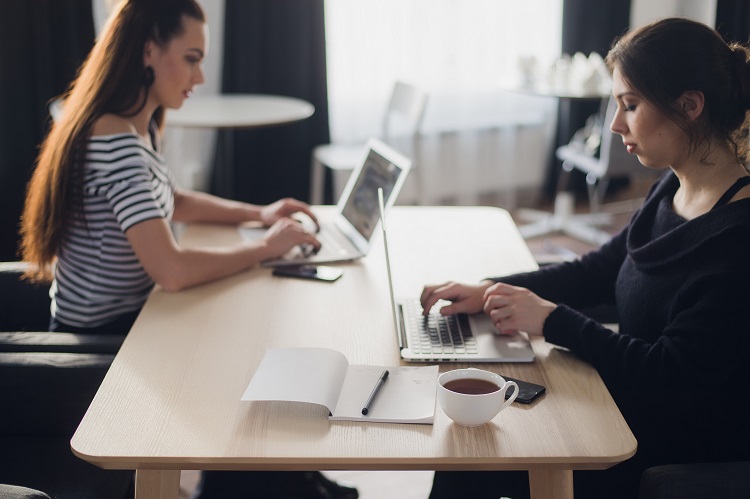 Mulheres no design: conheça 4 designers brasileiras incríveis